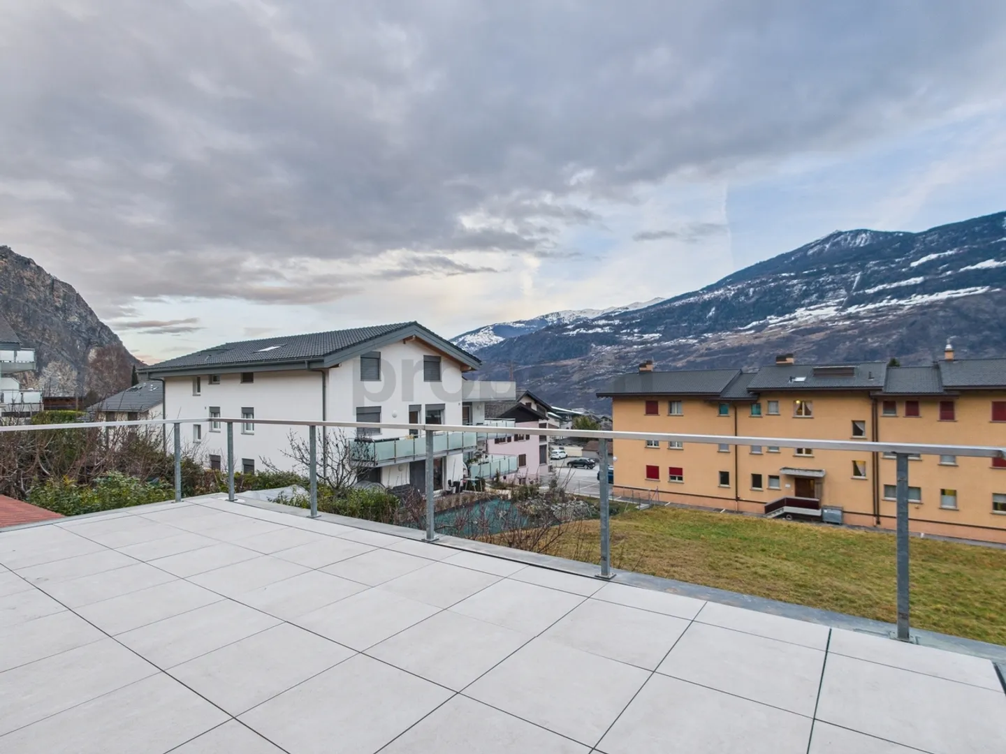 Renovated 3.5-room apartment with balcony, Chamoson - Photo 1 of 12