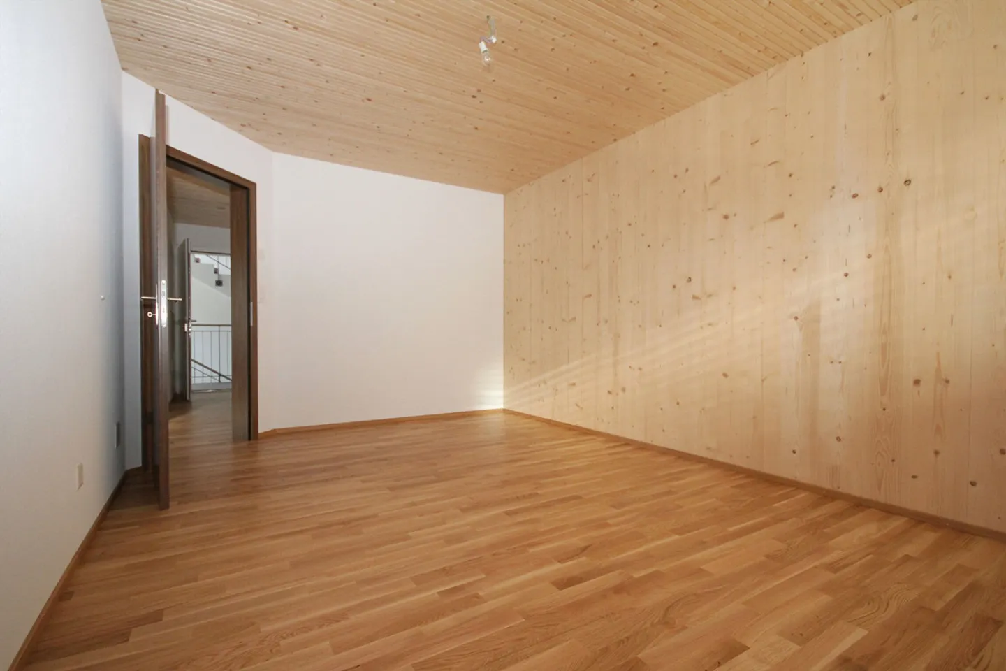 RENTAL 3.5 Room Apartment on the Upper Floor - Photo 5 of 11