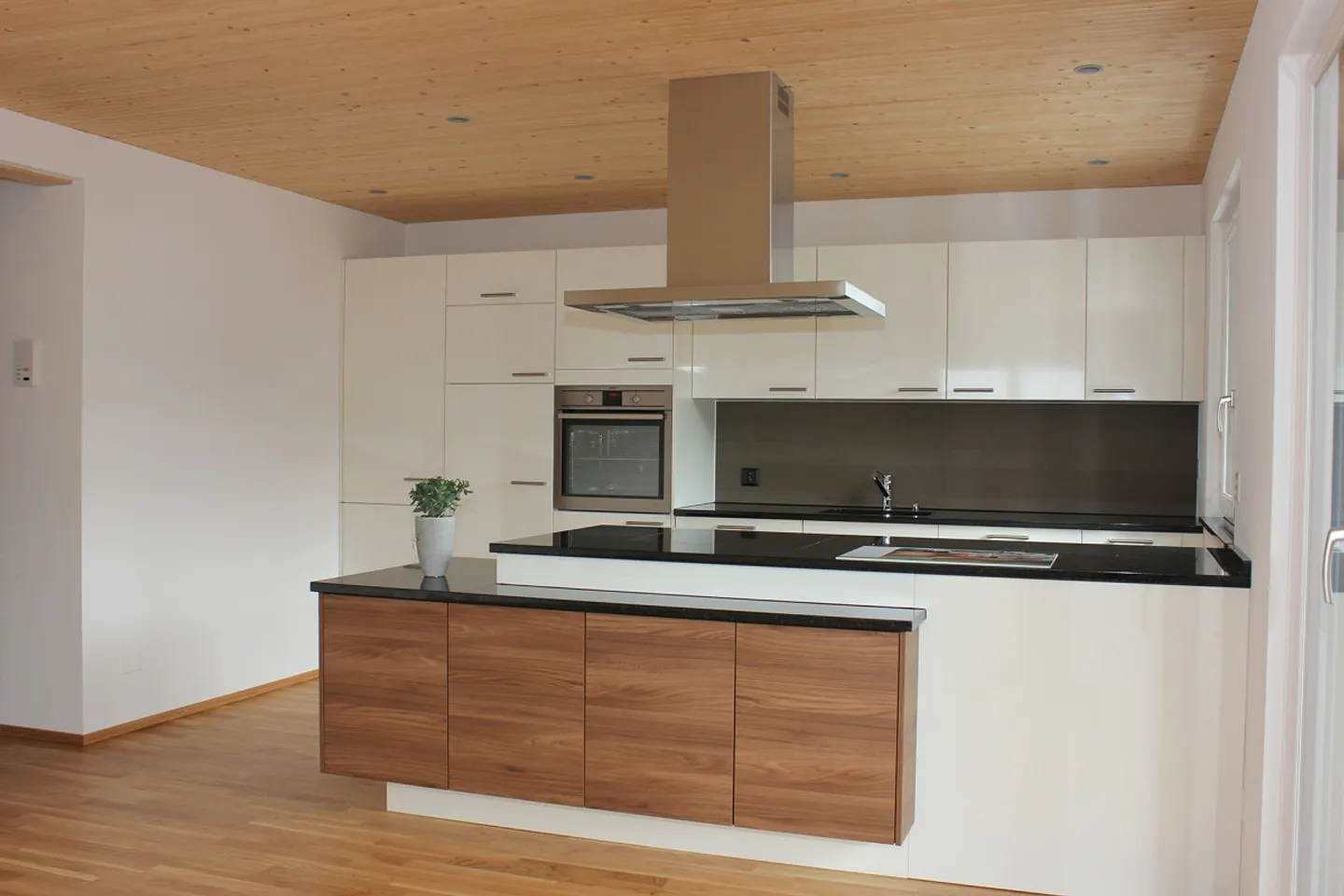 RENTAL 3.5 Room Apartment on the Upper Floor - Photo 3 of 11