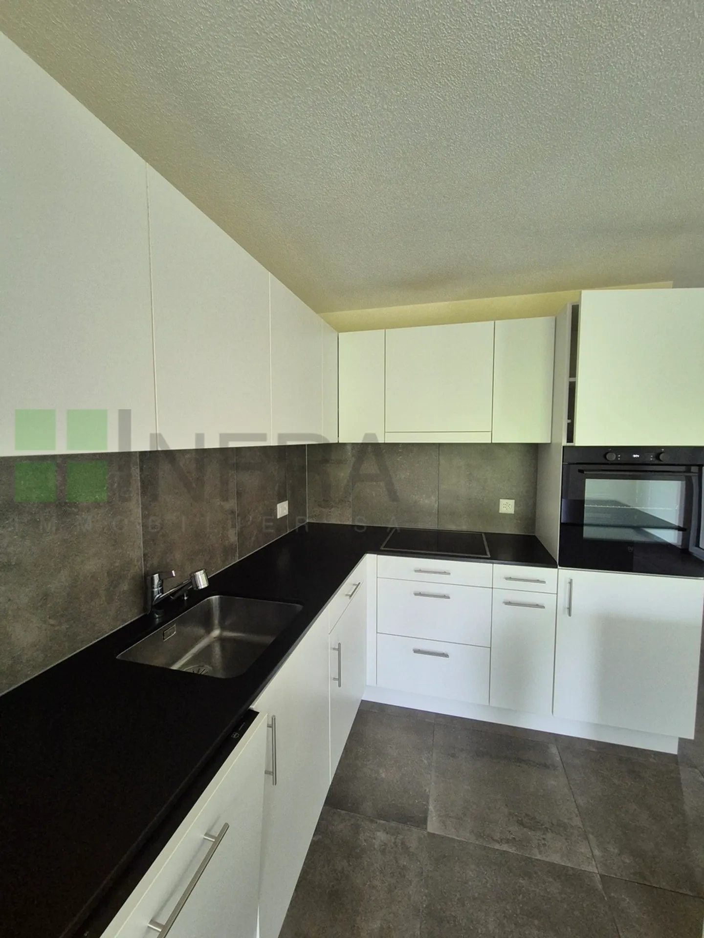 3.5 rooms of 86 m2 on the ground floor - Photo 2 of 16