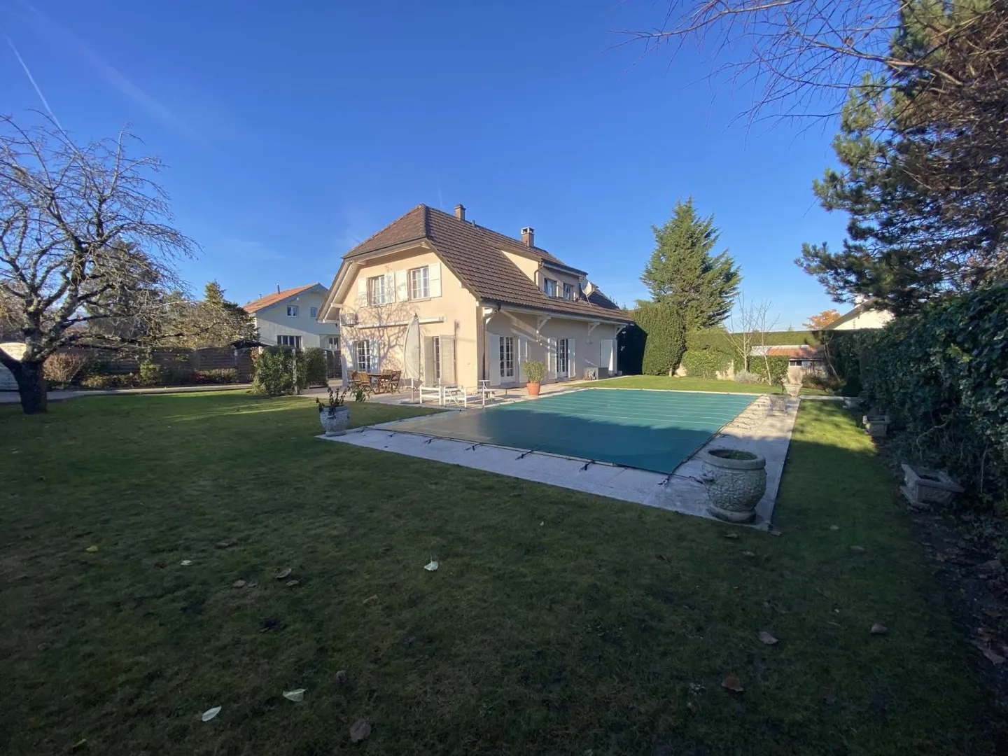 6-Zimmer-Einfamilienhaus mit Pool und Garten - Foto 5 von 11