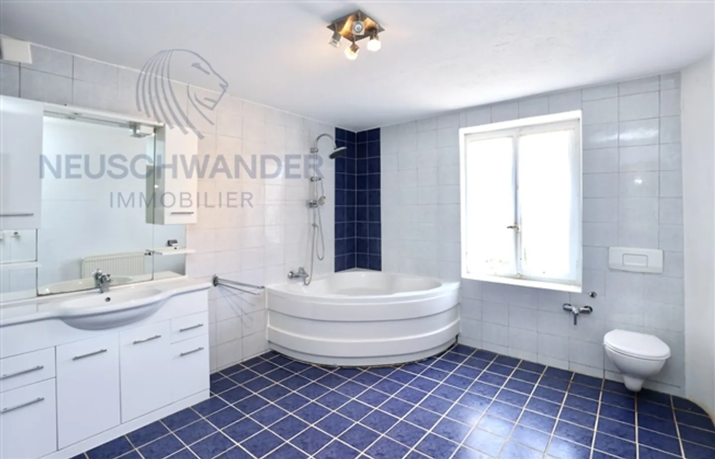 À rénover, grande maison de village sur un beau terrain de 1310 m2 - Photo 10 sur 13