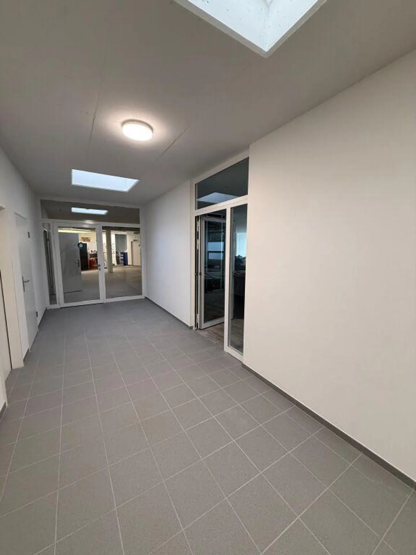 Spazio commerciale luminoso di 67 m² su Rheinweg a Sciaffusa - Foto 7 di 9