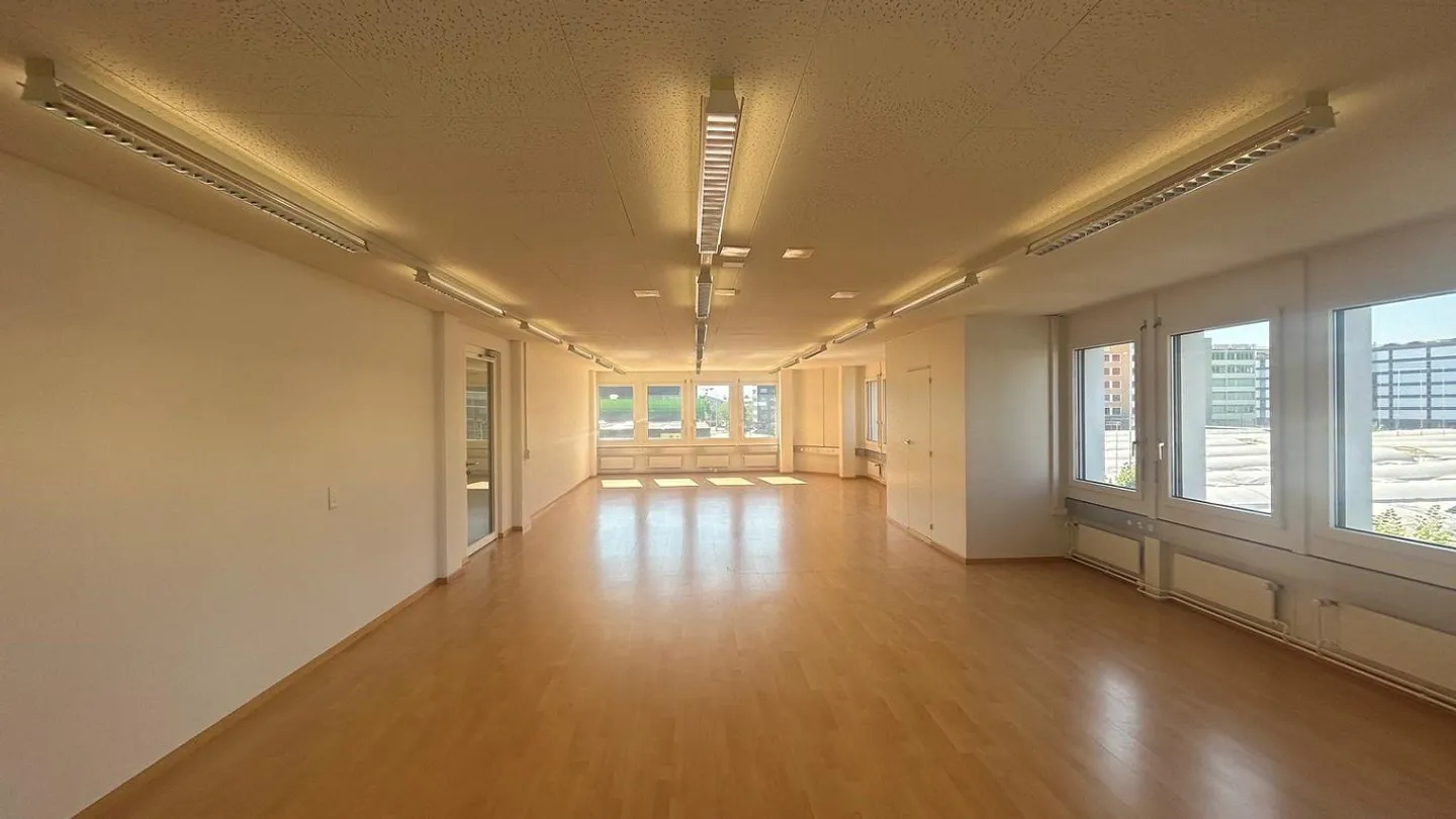 Collegamento perfetto ai mezzi pubblici e alla rete stradale: 110 m2 di spazio ufficio - Foto 5 di 5