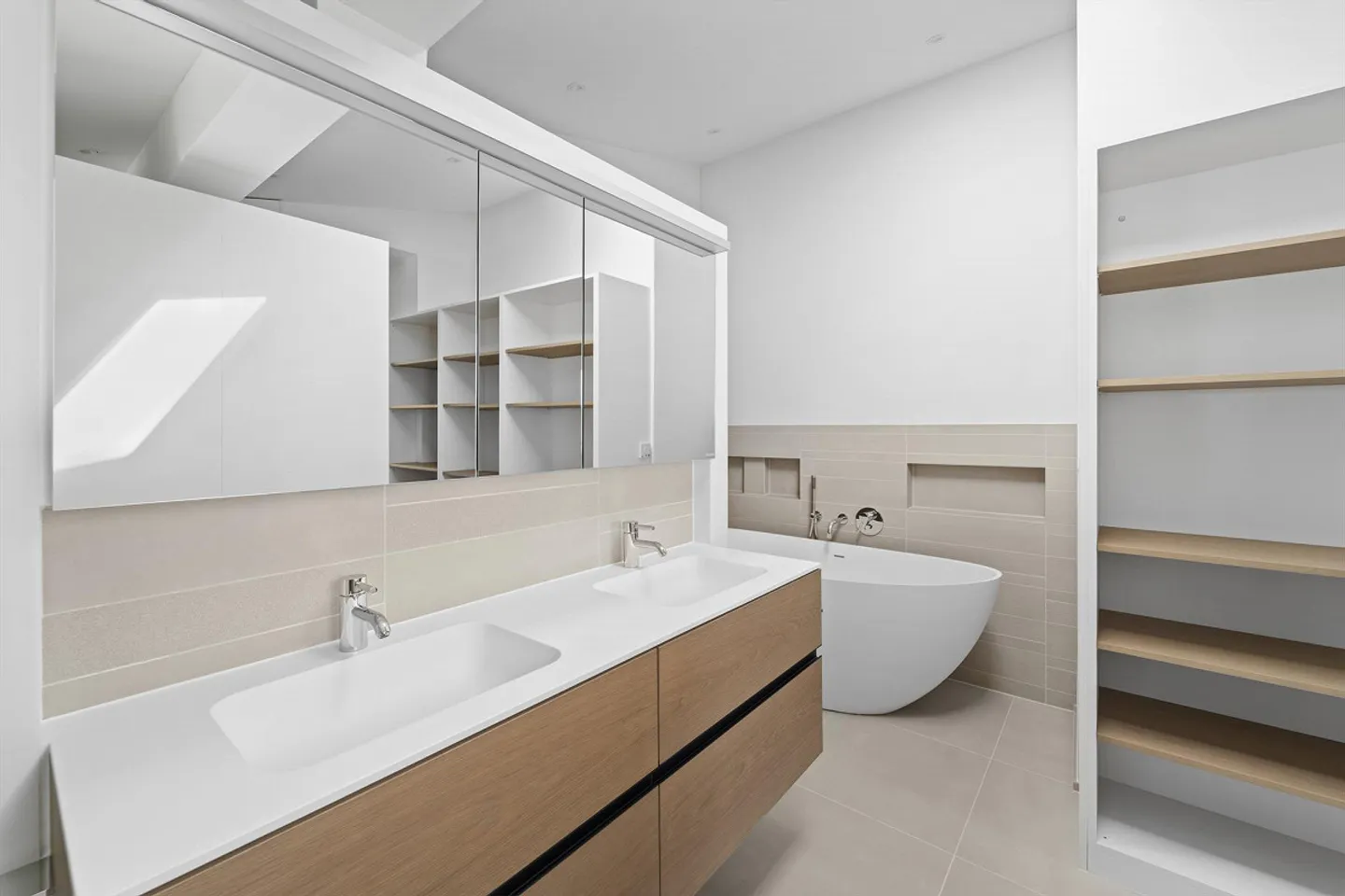 Exklusives Einfamilienhaus mit Seeblick - Foto 7 von 16