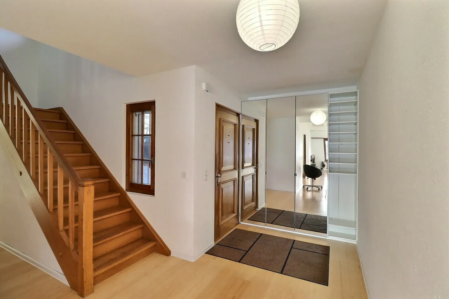 Geräumige freistehende Villa mit atemberaubendem Blick auf den See - Foto 4 von 7