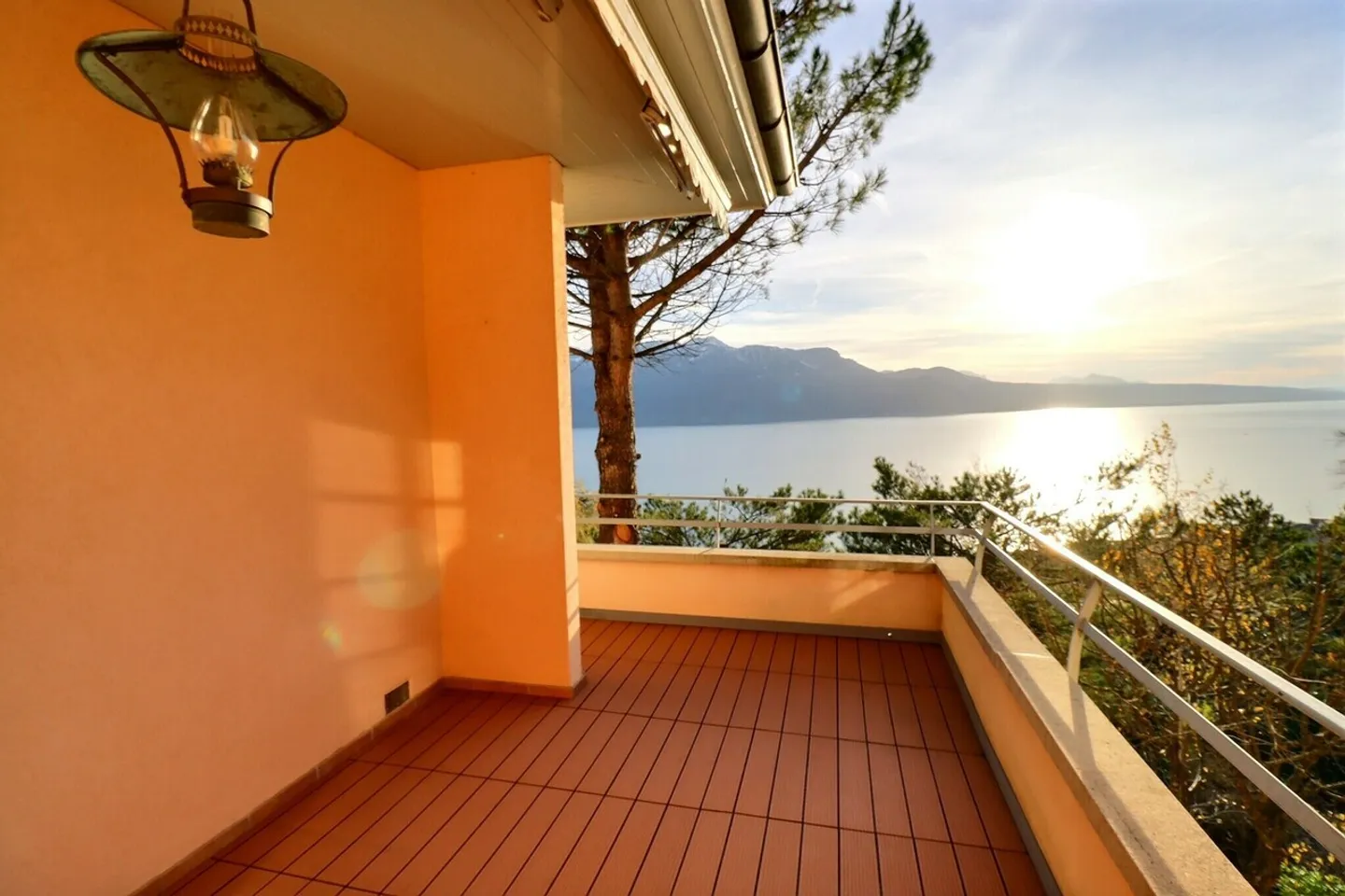 Geräumige freistehende Villa mit atemberaubendem Blick auf den See - Foto 7 von 7