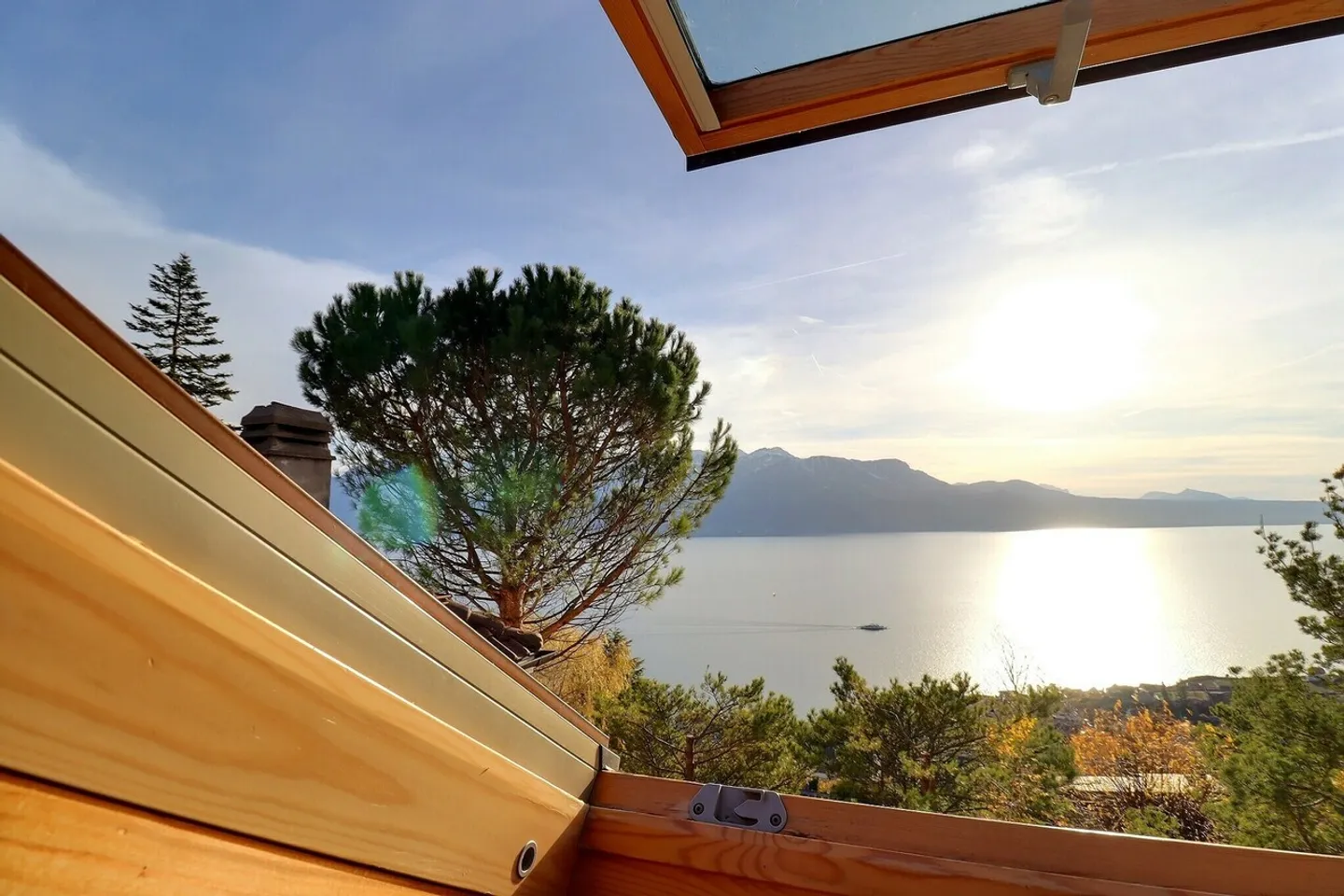 Geräumige freistehende Villa mit atemberaubendem Blick auf den See - Foto 6 von 7