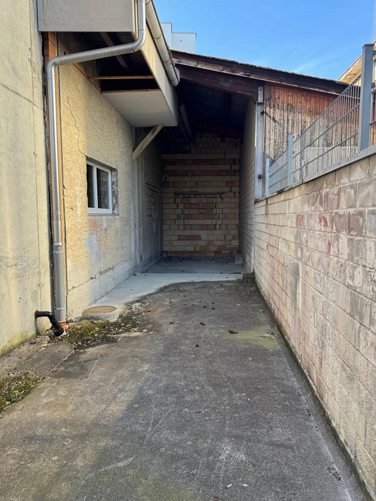 Espace de stockage / aire de stationnement dans un emplacement central à Arbon - Photo 3 sur 5