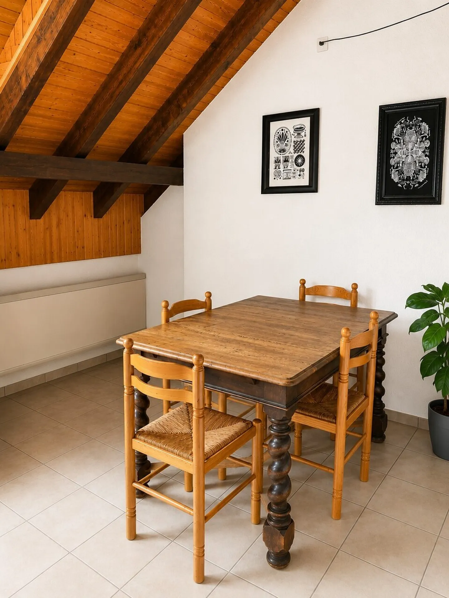Ottimo appartamento duplex con camino - posizione ideale! - Foto 3 di 9