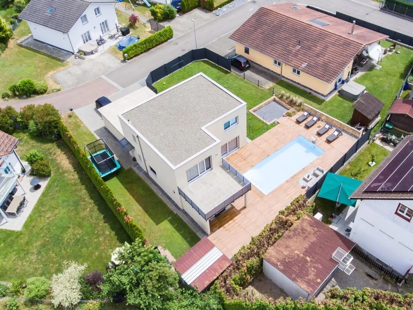 Detached Property with Pool - Photo 6 of 8