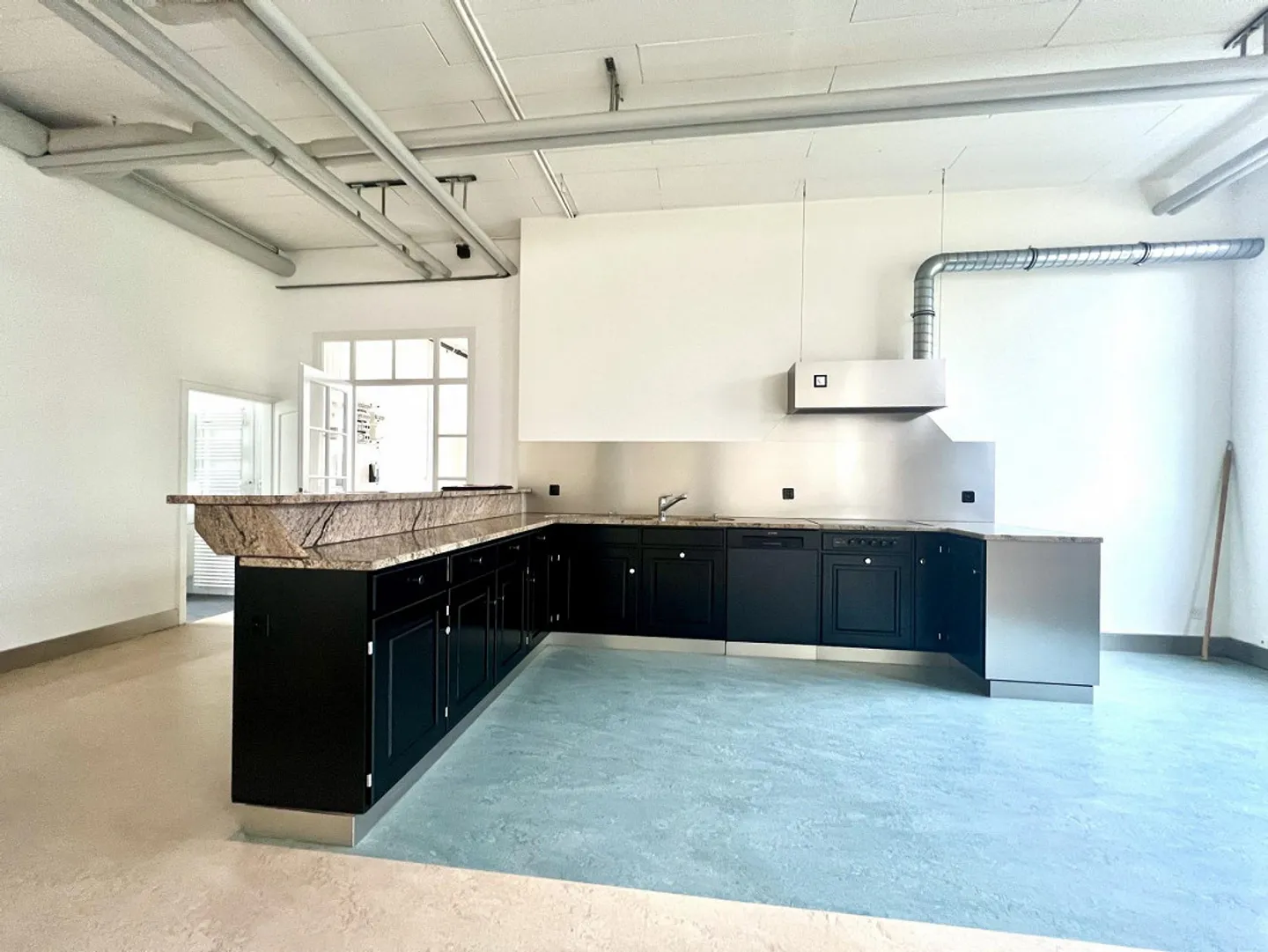 Grüsszügiges Loft im Urban Style - Foto 1 von 7