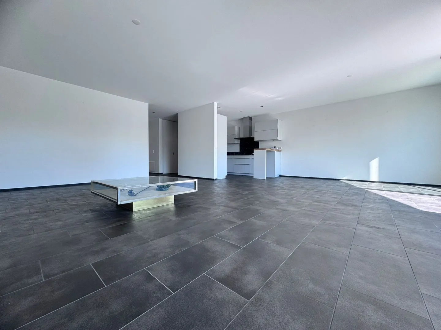 Modern 3.5-room MINERGIE® apartment with large balcony, hobby room & underground parking space - Photo 2 of 25