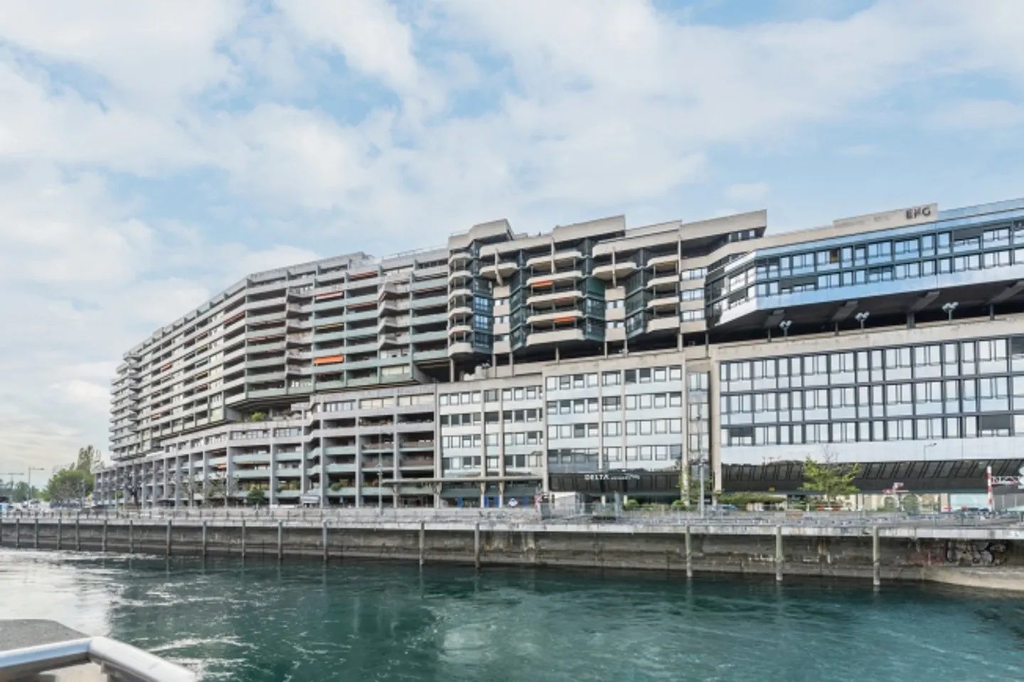 Studio con area di comfort abitativo arredato - Foto 1 di 7