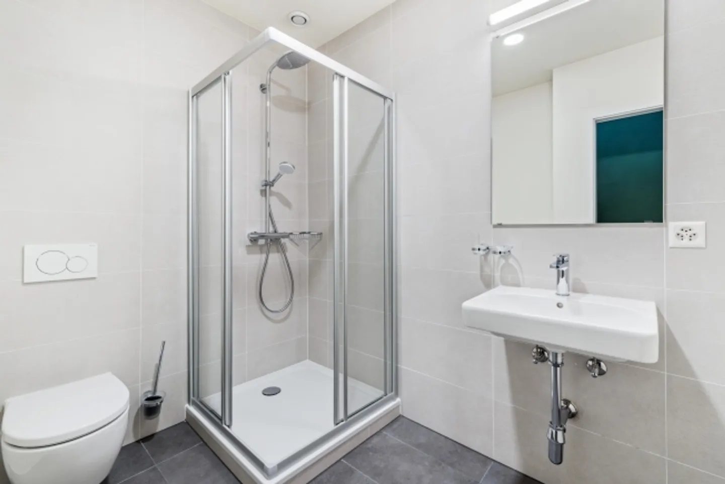 Studio con area di comfort abitativo arredato - Foto 3 di 7