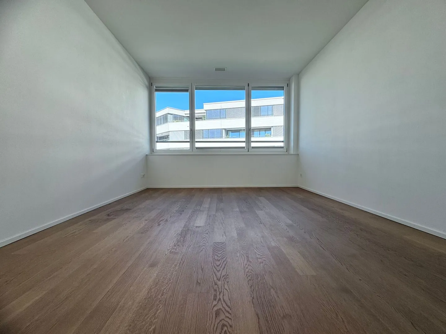 Modern 3.5-room MINERGIE® apartment with large balcony, hobby room & underground parking space - Photo 12 of 25