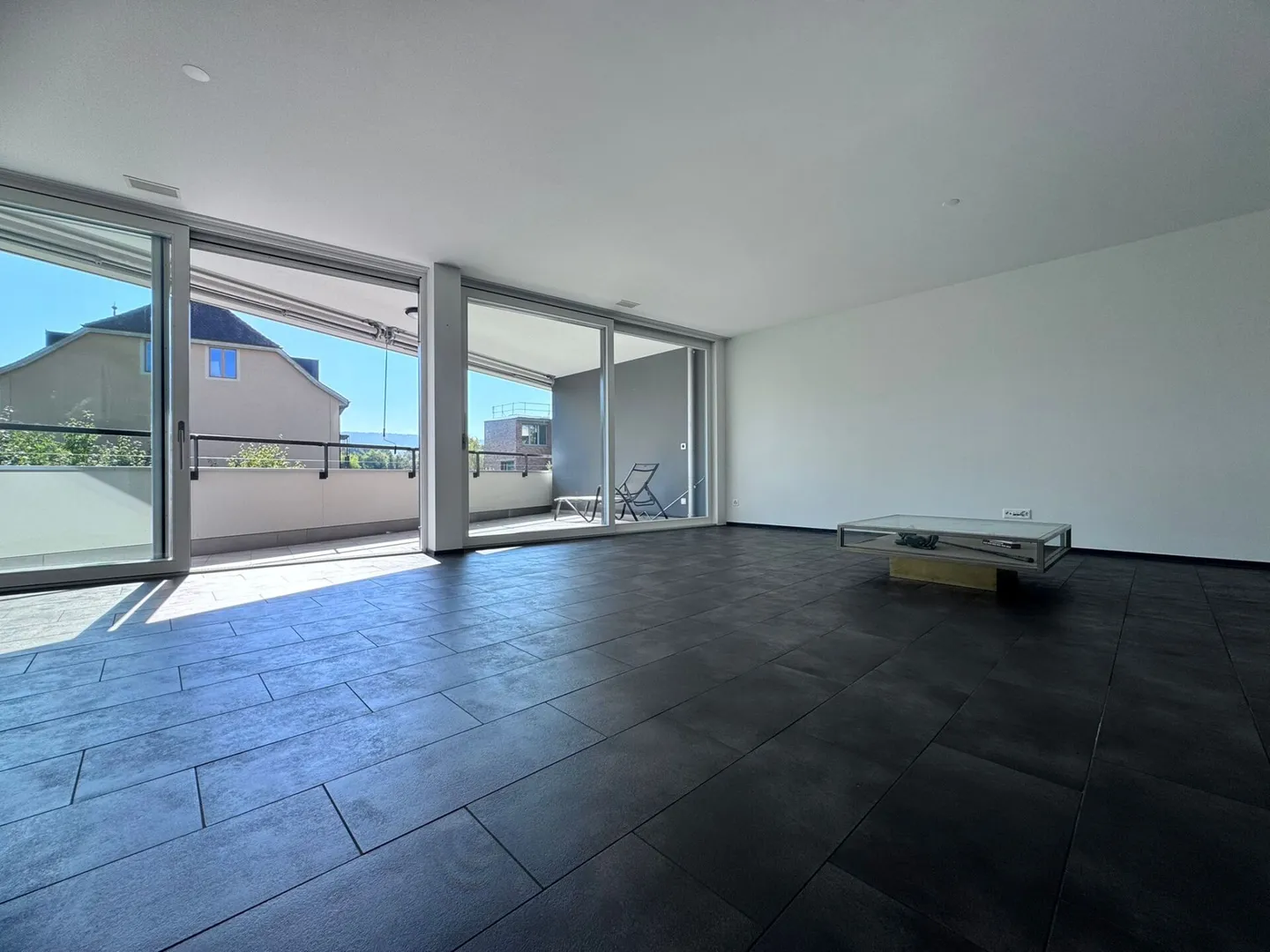 Modern 3.5-room MINERGIE® apartment with large balcony, hobby room & underground parking space - Photo 9 of 25