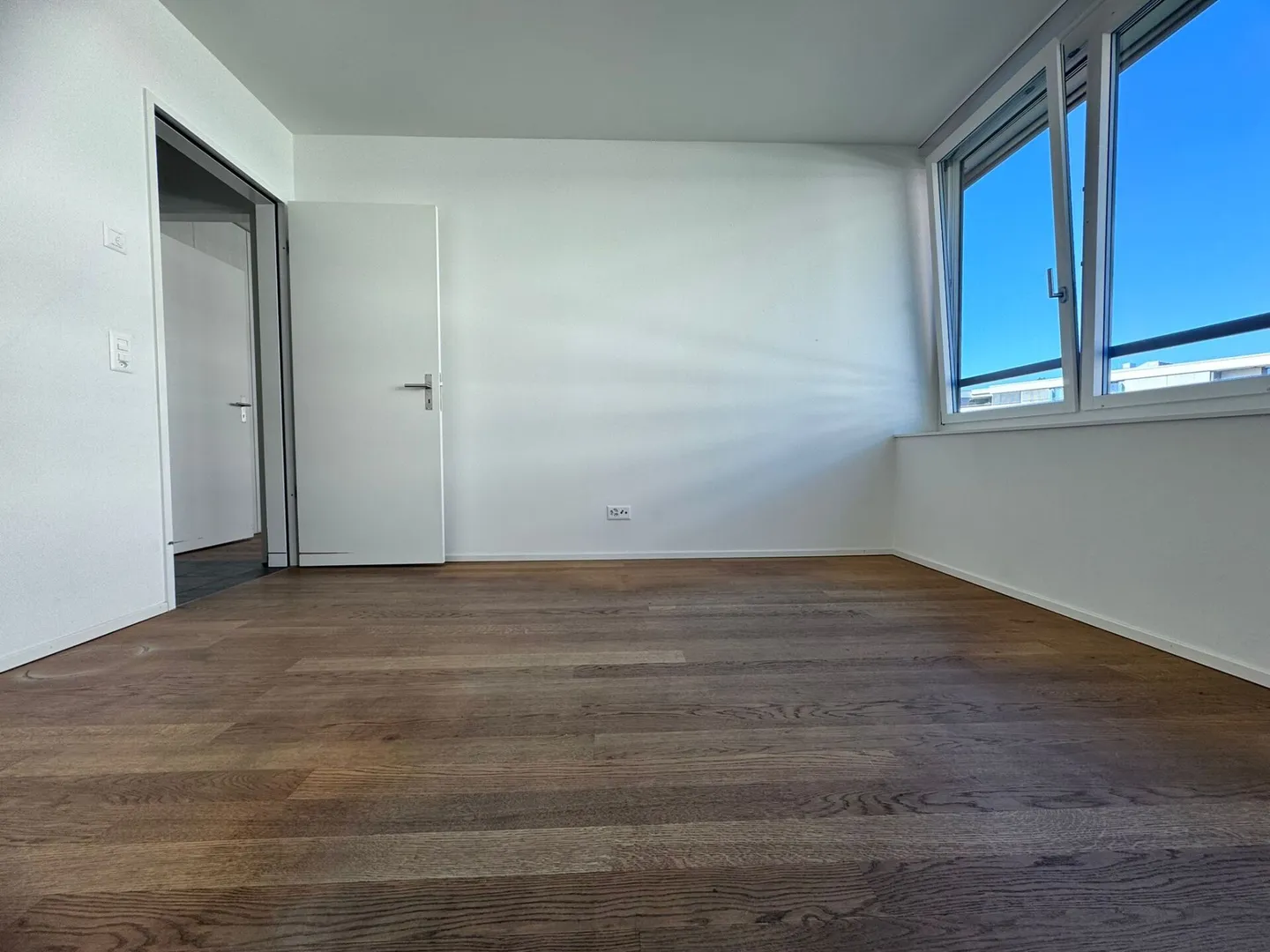 Modern 3.5-room MINERGIE® apartment with large balcony, hobby room & underground parking space - Photo 14 of 25