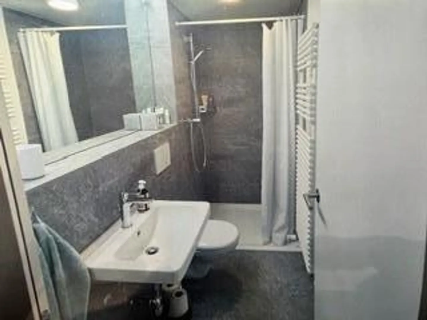 Belle maison entièrement rénovée avec grand jardin - Photo 7 sur 10