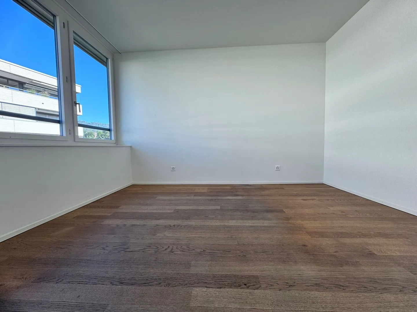 Modern 3.5-room MINERGIE® apartment with large balcony, hobby room & underground parking space - Photo 15 of 25
