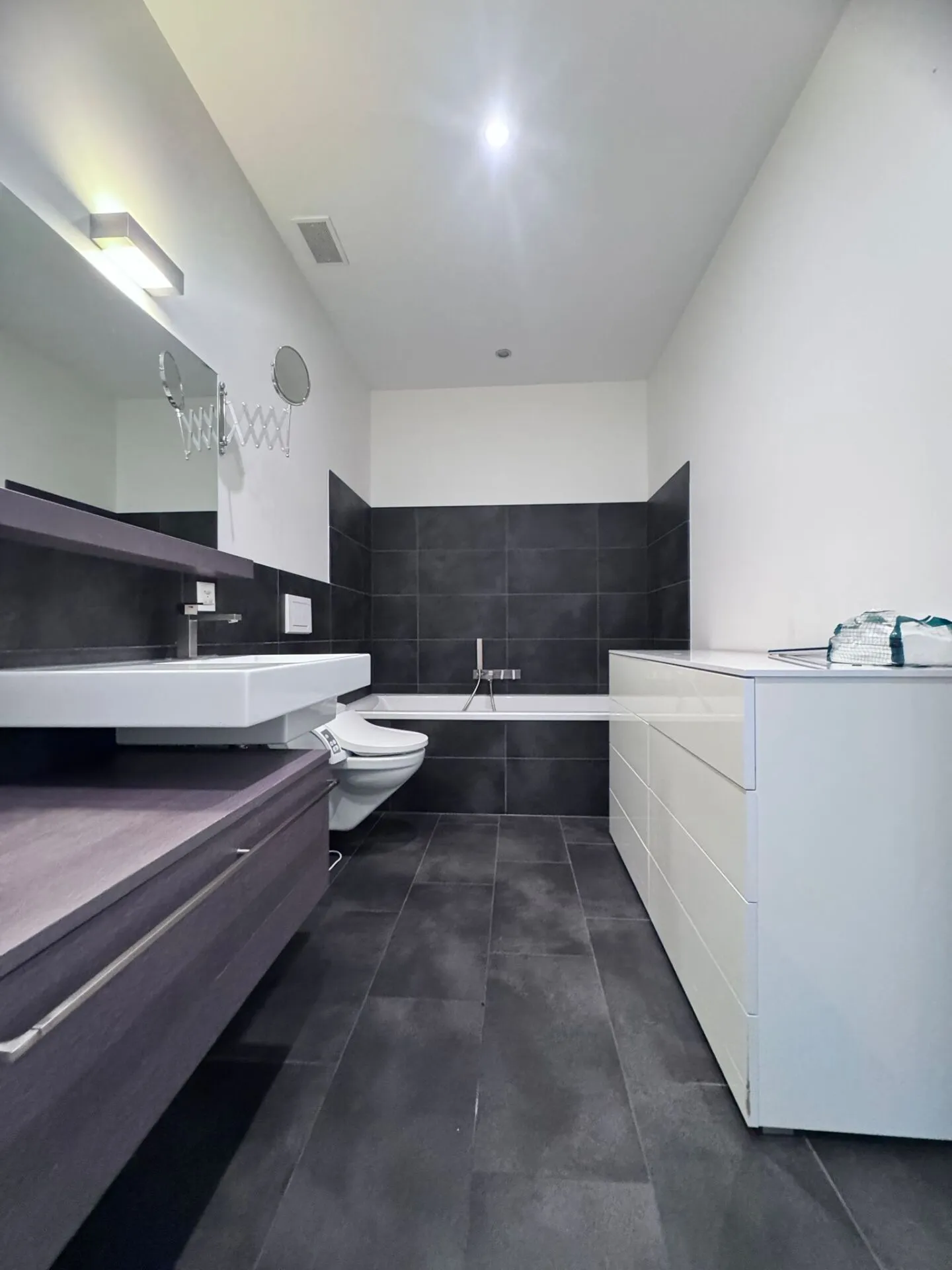 Modern 3.5-room MINERGIE® apartment with large balcony, hobby room & underground parking space - Photo 17 of 25
