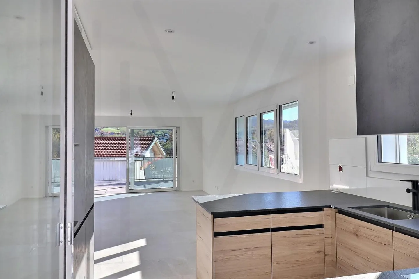 4.5-room apartment in a small residential PPE of 3 units - Photo 3 of 11