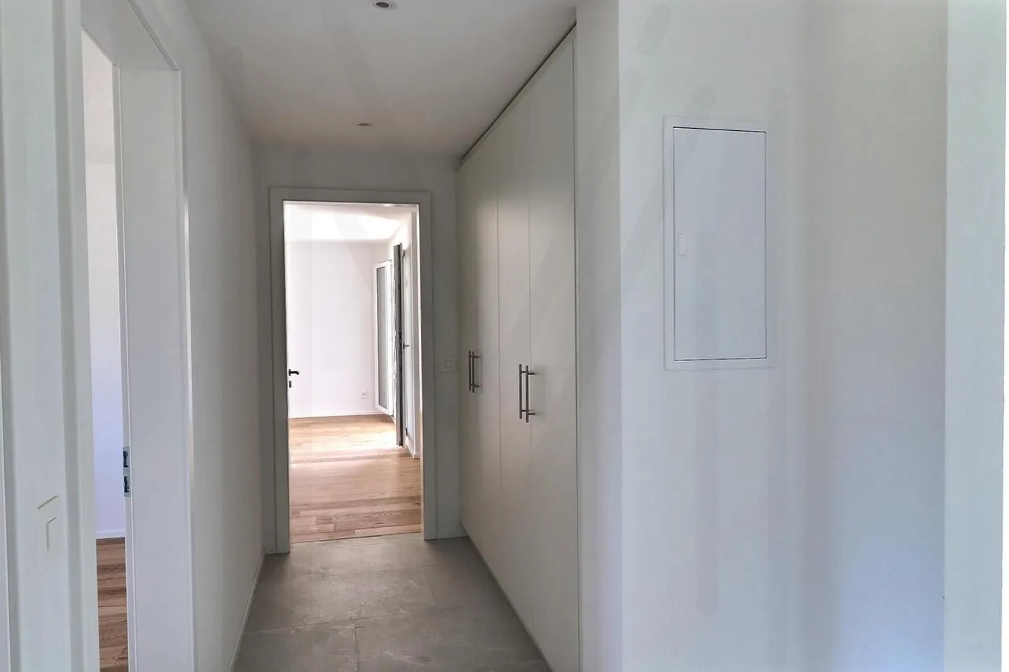 4.5-room apartment in a small residential PPE of 3 units - Photo 6 of 11