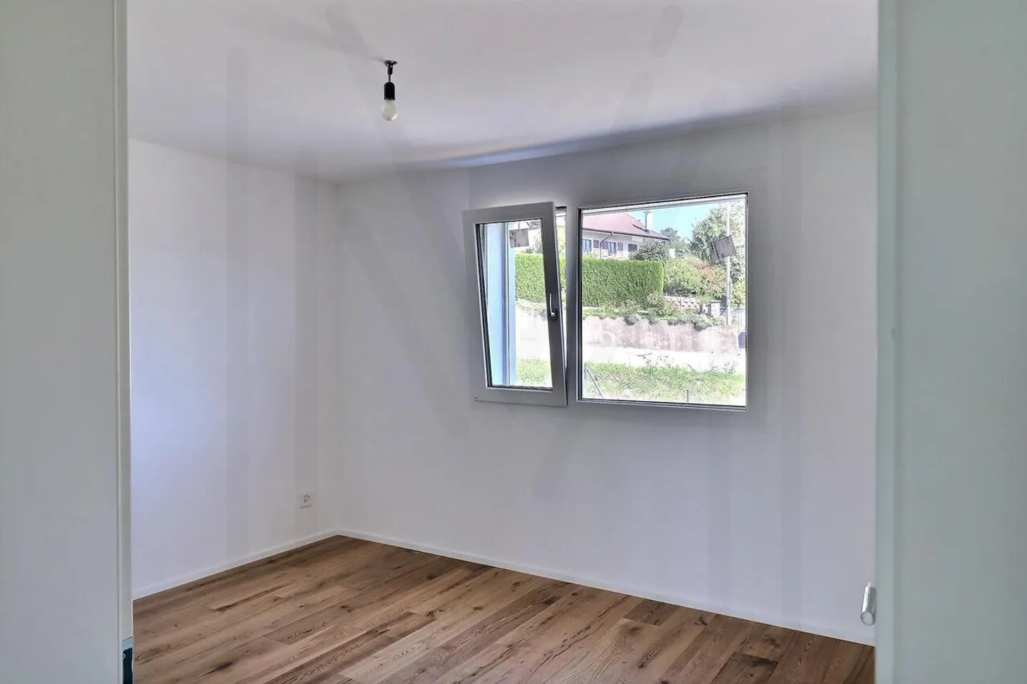 4.5-room apartment in a small residential PPE of 3 units - Photo 7 of 11
