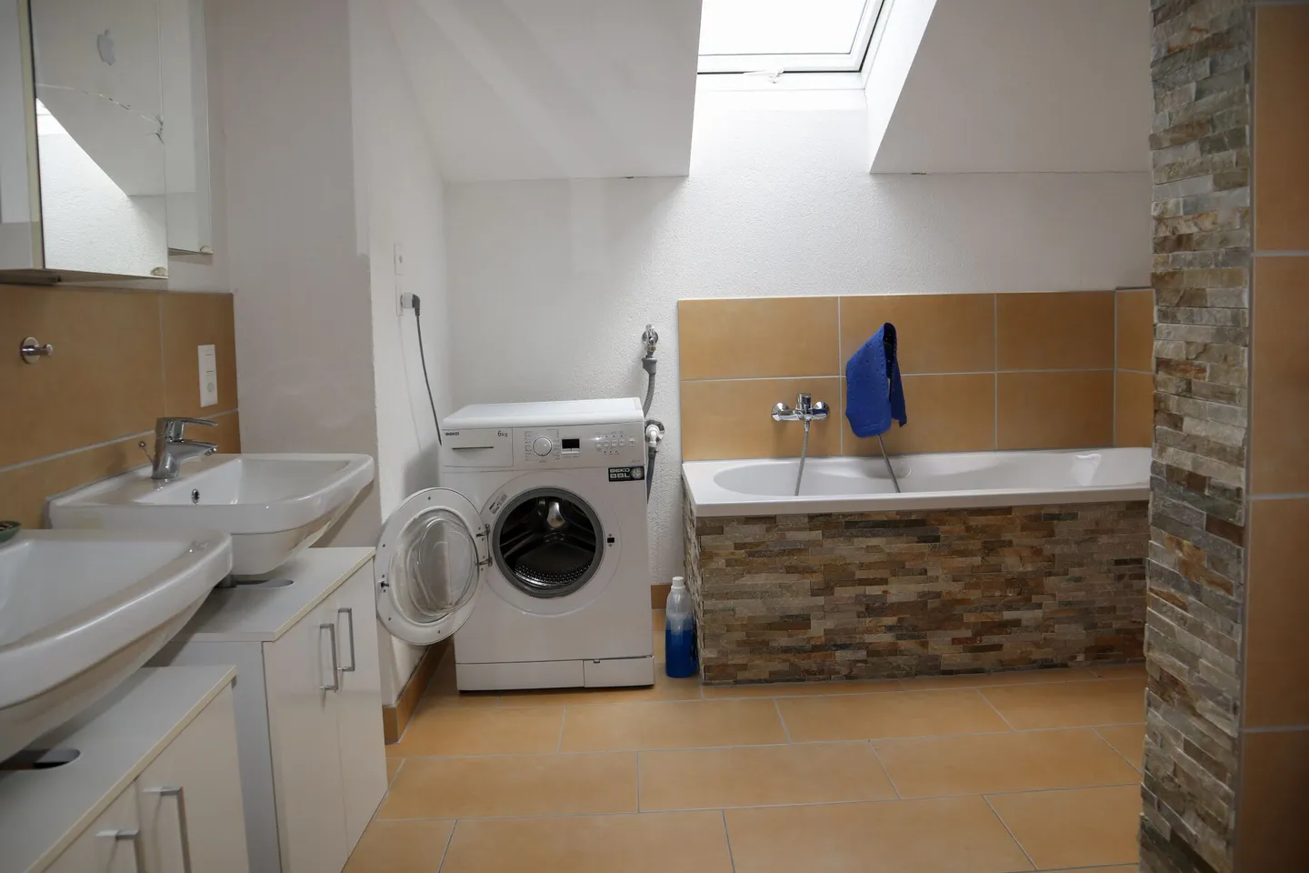 Modernes 6 1/2 Zimmer Einfamilienhaus mit zusätzlicher 2-Zimmer Einliegerwohnung (rollstuhlgängig) an sehr ruhiger und sonniger Lage - Foto 9 von 14