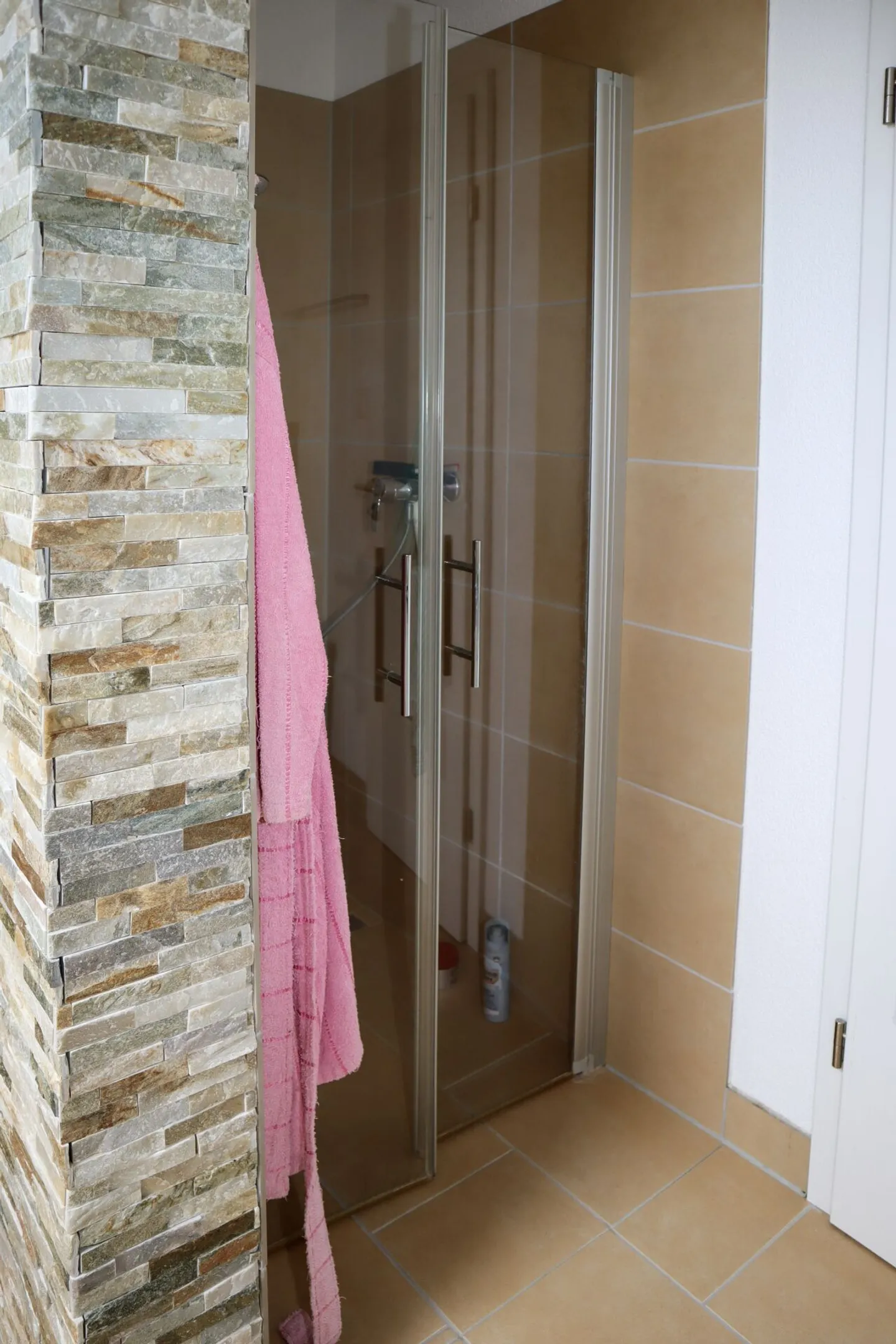 Modernes 6 1/2 Zimmer Einfamilienhaus mit zusätzlicher 2-Zimmer Einliegerwohnung (rollstuhlgängig) an sehr ruhiger und sonniger Lage - Foto 11 von 14