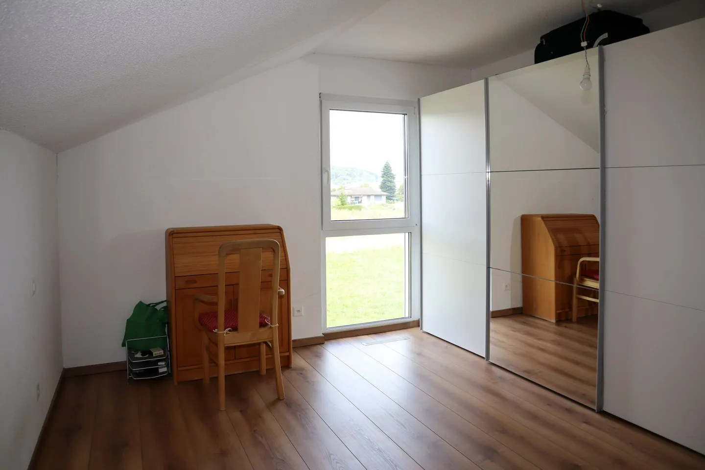 Modernes 6 1/2 Zimmer Einfamilienhaus mit zusätzlicher 2-Zimmer Einliegerwohnung (rollstuhlgängig) an sehr ruhiger und sonniger Lage - Foto 12 von 14
