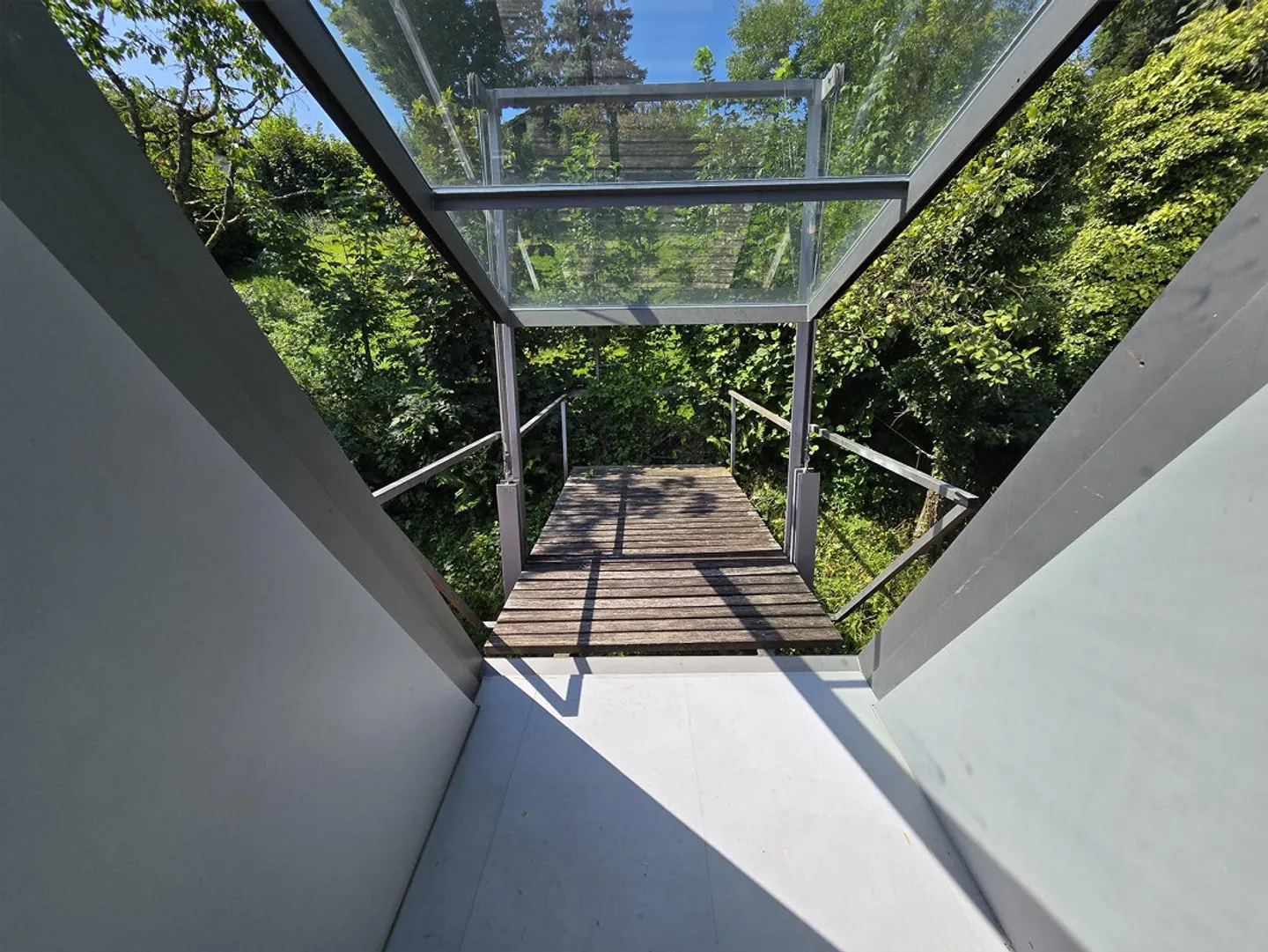 Vivre à un emplacement élevé avec vue sur le lac et jardin paradisiaque - Photo 8 sur 10