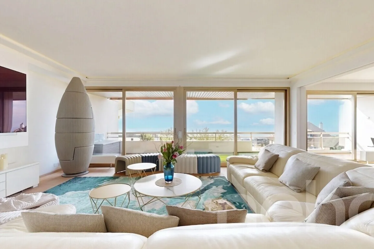 Spacious Apartment with Lake View - Photo 4 of 12