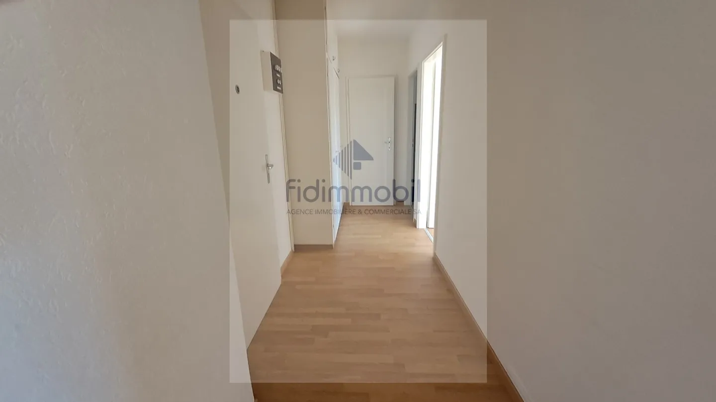 For rent, 2 rooms, Combe-Grieurin 37b, La Chaux-de-Fonds - Photo 2 of 5