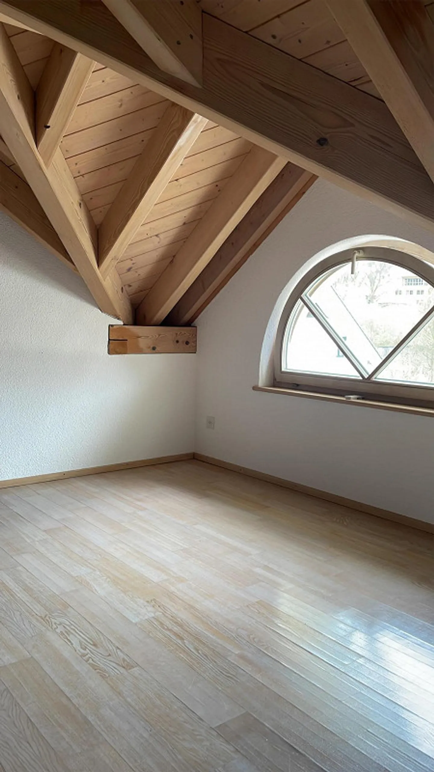 Bright maisonette apartment with charm, parking space and plenty of storage - Photo 1 of 9