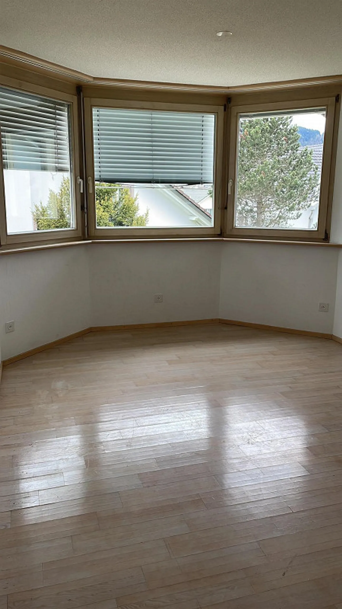 Bright maisonette apartment with charm, parking space and plenty of storage - Photo 2 of 9