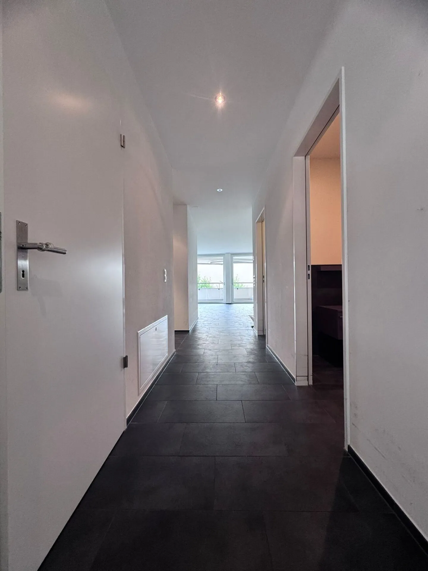 Modern 3.5-room MINERGIE® apartment with large balcony, hobby room & underground parking space - Photo 21 of 25