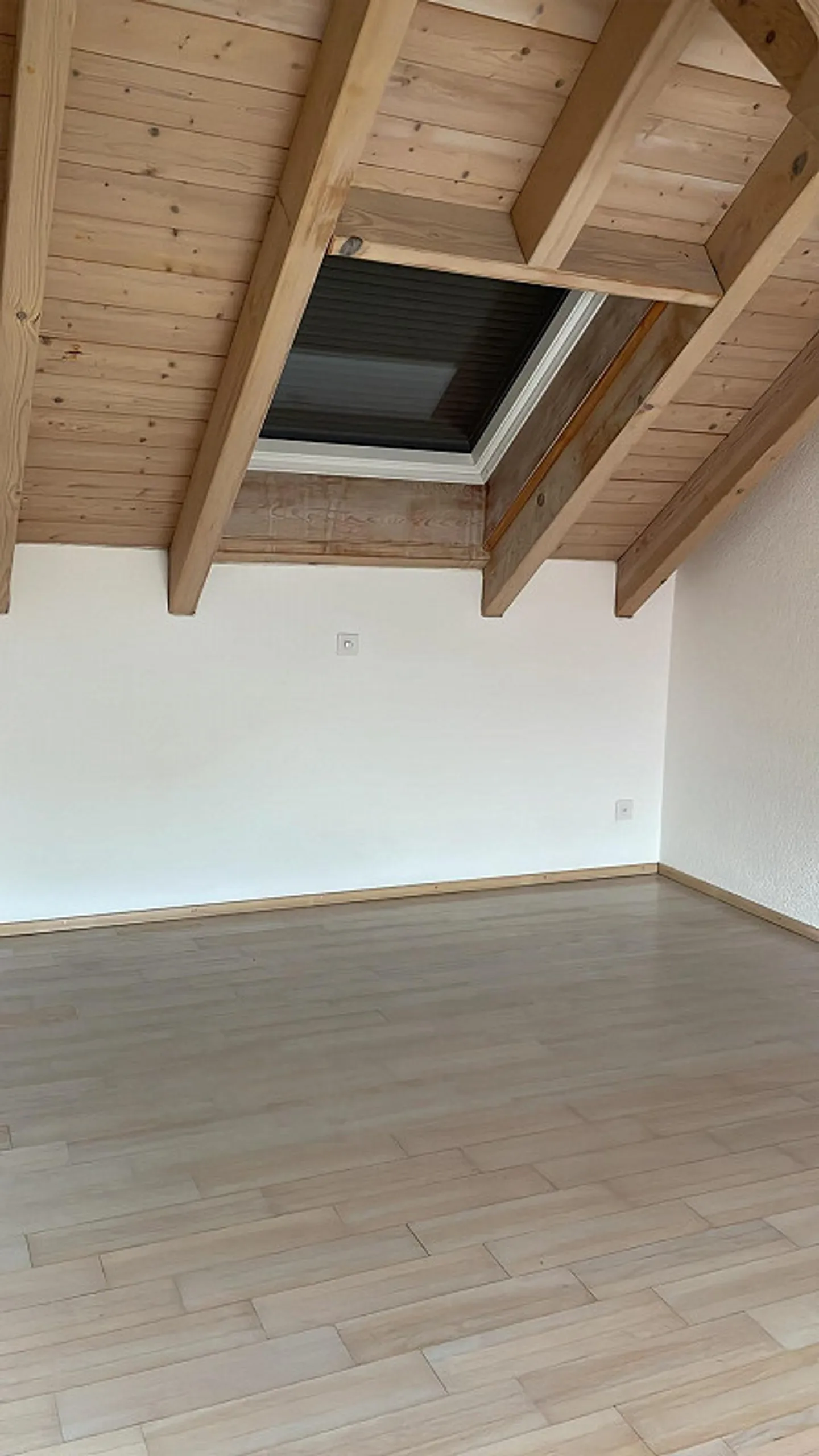 Bright maisonette apartment with charm, parking space and plenty of storage - Photo 7 of 9