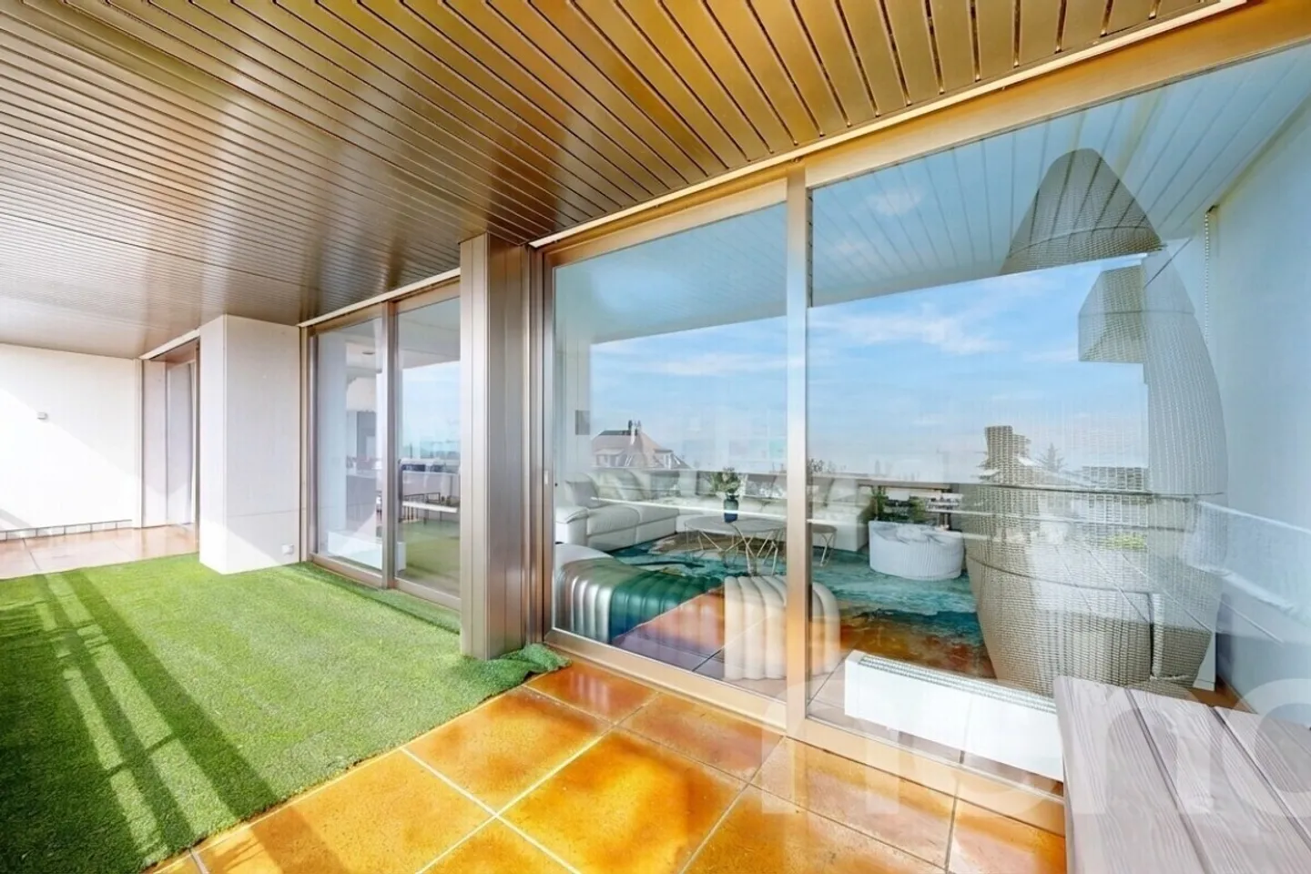 Spacious Apartment with Lake View - Photo 8 of 12