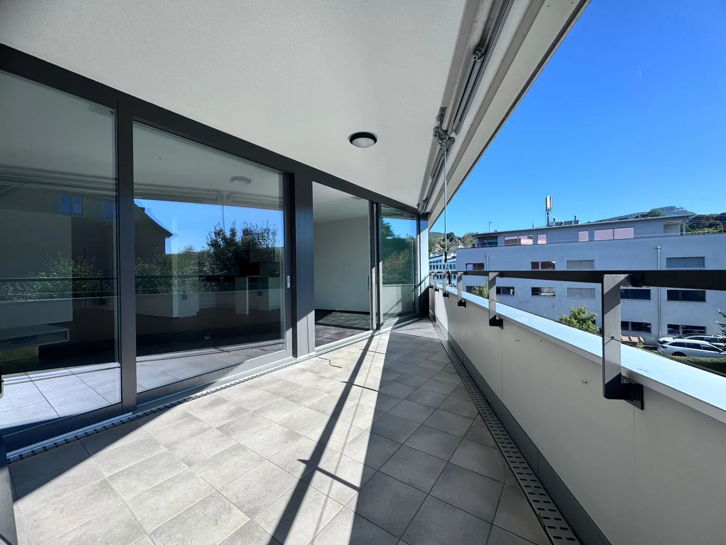 Modern 3.5-room MINERGIE® apartment with large balcony, hobby room & underground parking space - Photo 22 of 25