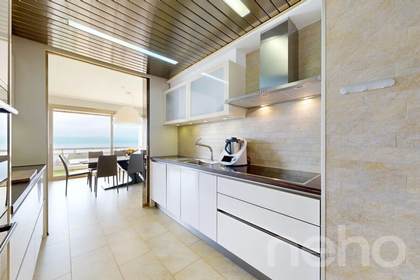 Spacious Apartment with Lake View - Photo 9 of 12