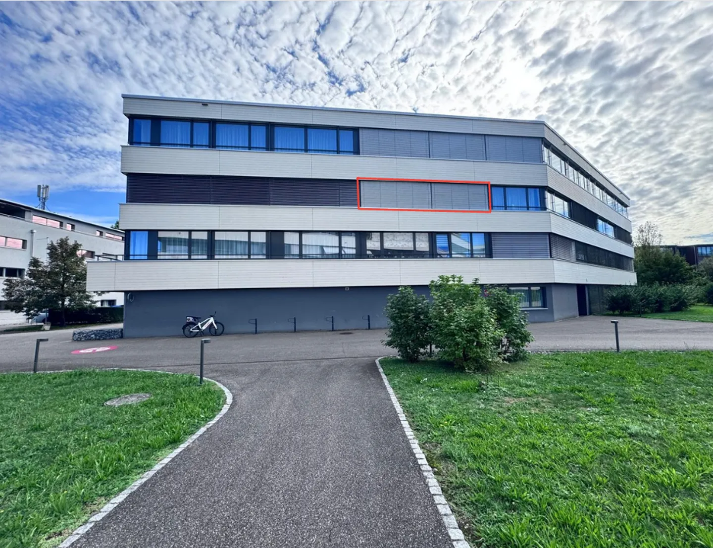 Modern 3.5-room MINERGIE® apartment with large balcony, hobby room & underground parking space - Photo 24 of 25