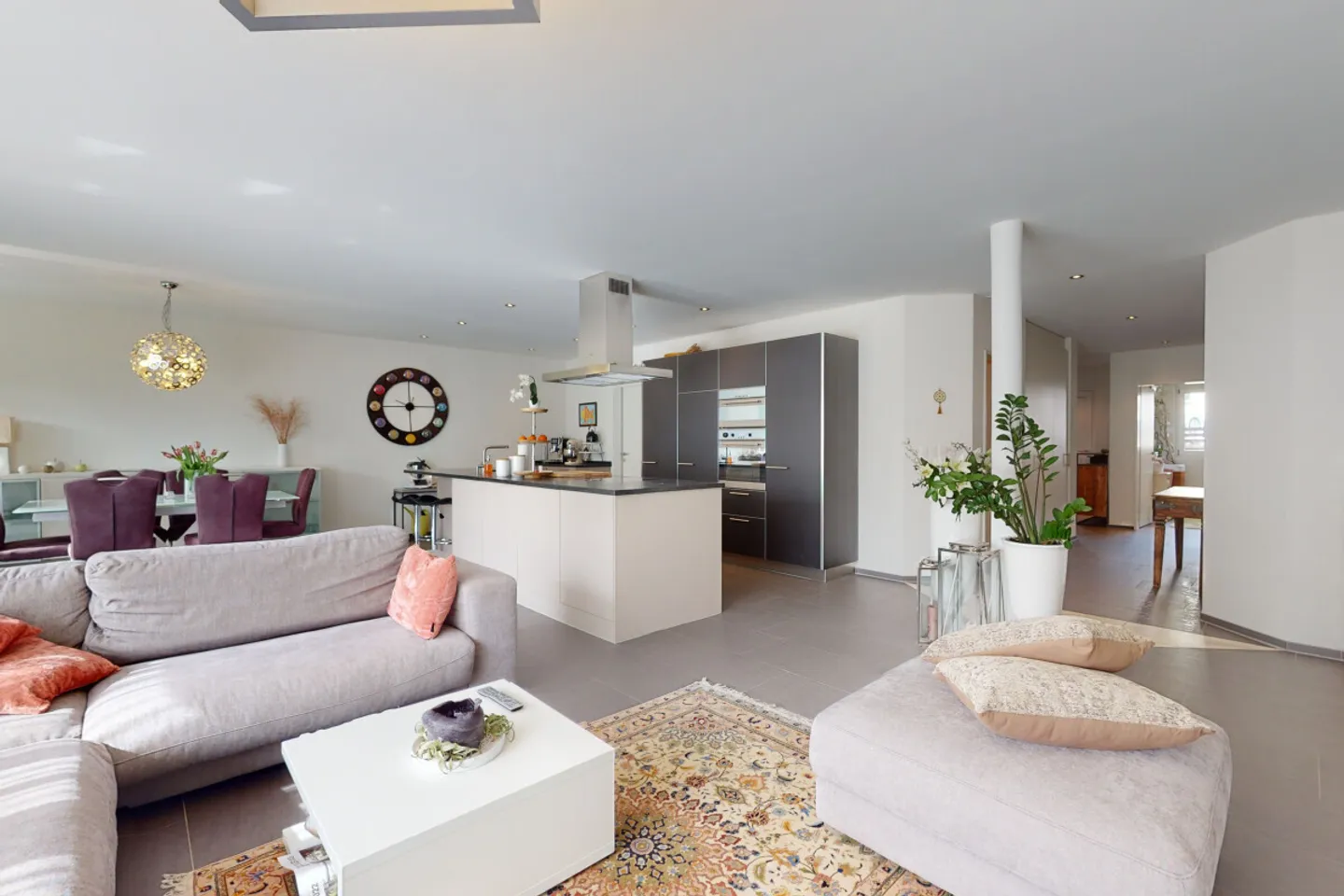 Modernes 5.5 Zimmer Reiheneckhaus mit Garten und Sauna - Photo 3 of 13