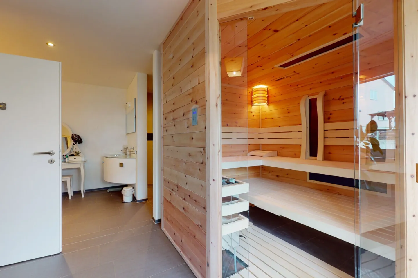 Modernes 5.5 Zimmer Reiheneckhaus mit Garten und Sauna - Photo 8 of 13