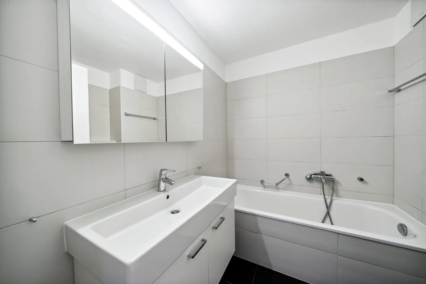 Ideal neighborhood for everything - Photo 7 of 11