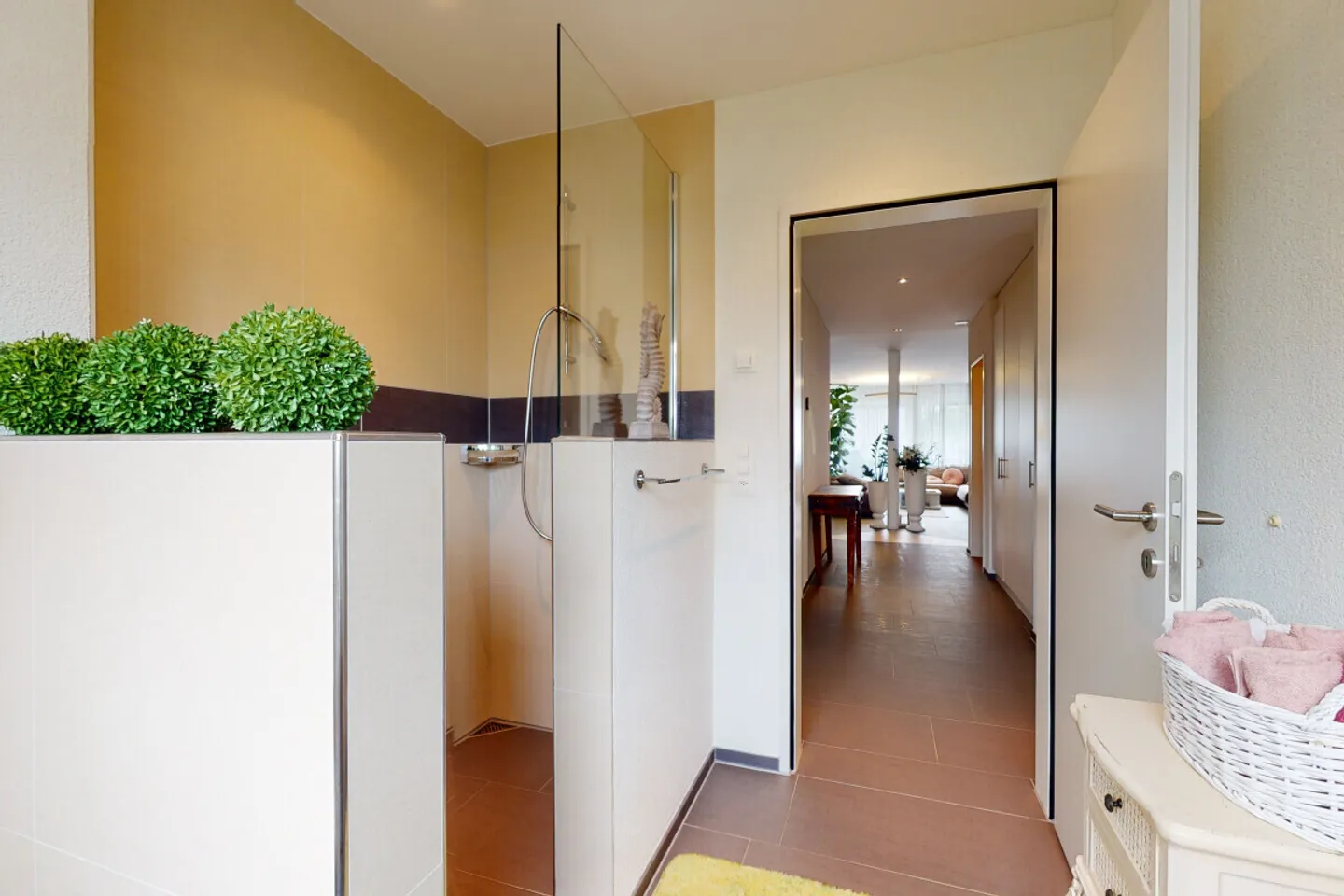 Modernes 5.5 Zimmer Reiheneckhaus mit Garten und Sauna - Photo 10 of 13