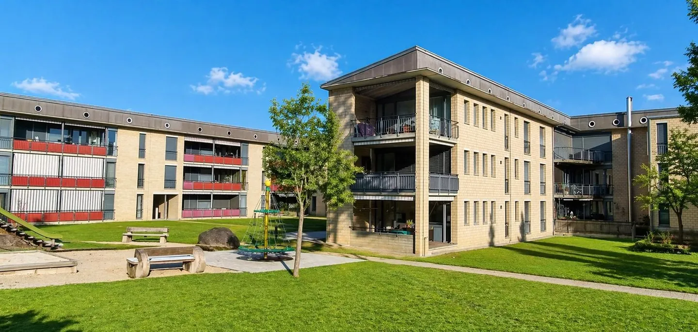 Bright 3.5-room apartment with large balcony - Photo 1 of 9