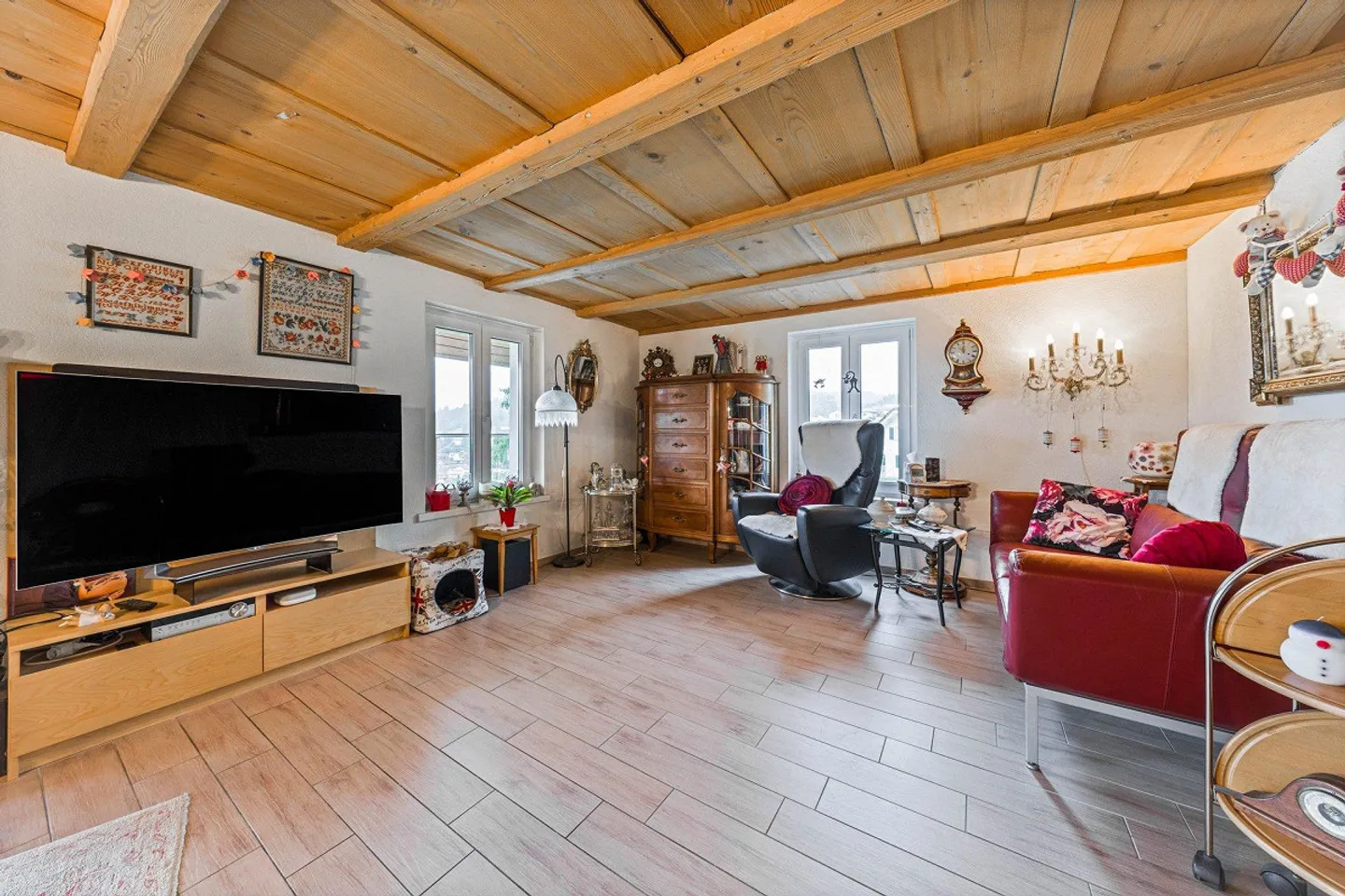 Vielseitiges Mehrgenerationenhaus - Foto 2 von 13