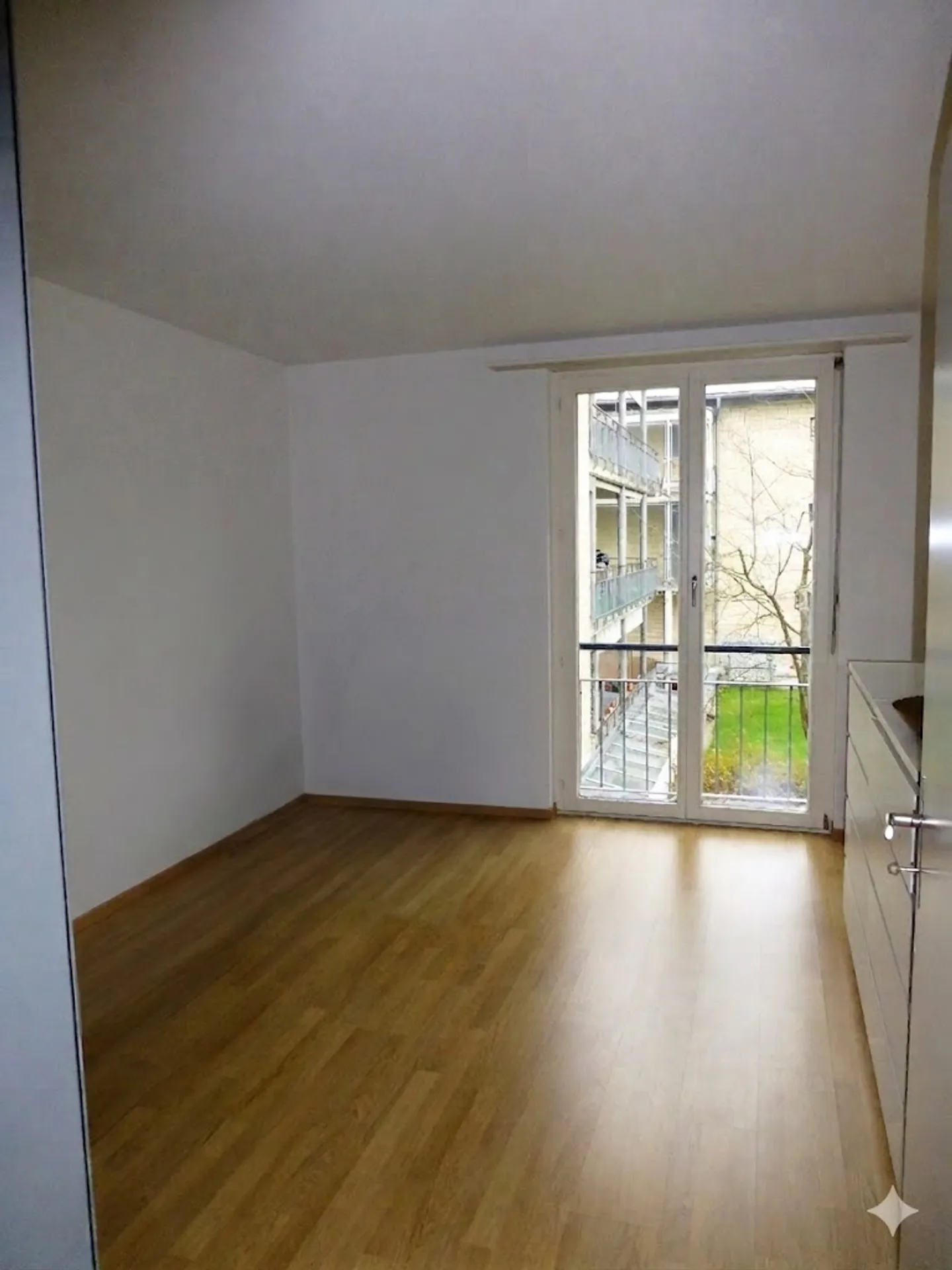 Bright 3.5-room apartment with large balcony - Photo 4 of 9