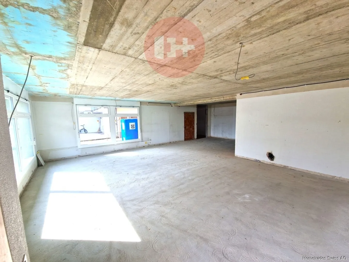 Espace commercial spacieux à Orpund - Photo 2 sur 7